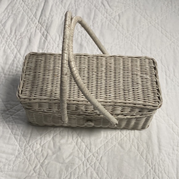 Cottage core wicker basket purse - Picture 2 of 5